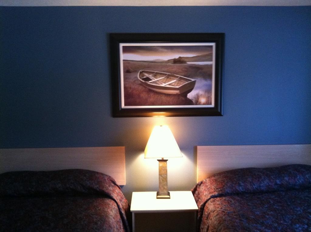 The Walla Walla Inn Rainy River Exterior photo